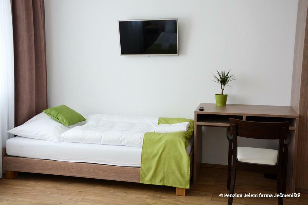 Jeleni Farma Jecmeniste Hotel Vrbovec ภายนอก รูปภาพ