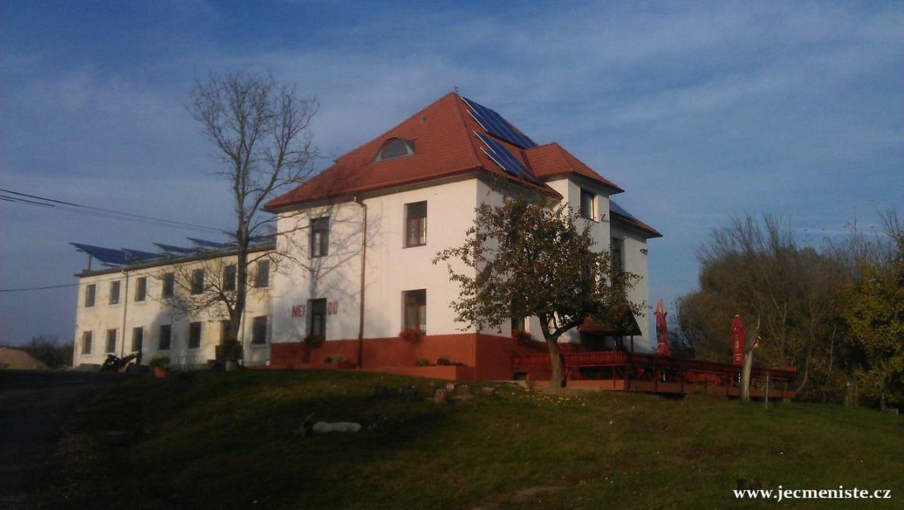 Jeleni Farma Jecmeniste Hotel Vrbovec ภายนอก รูปภาพ