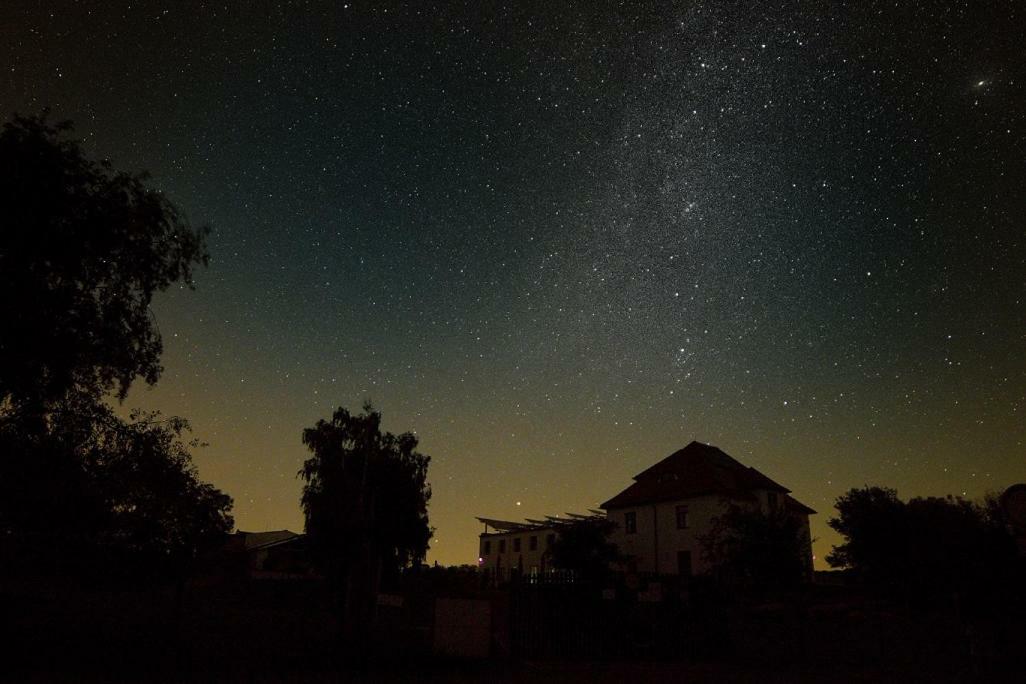 Jeleni Farma Jecmeniste Hotel Vrbovec ภายนอก รูปภาพ
